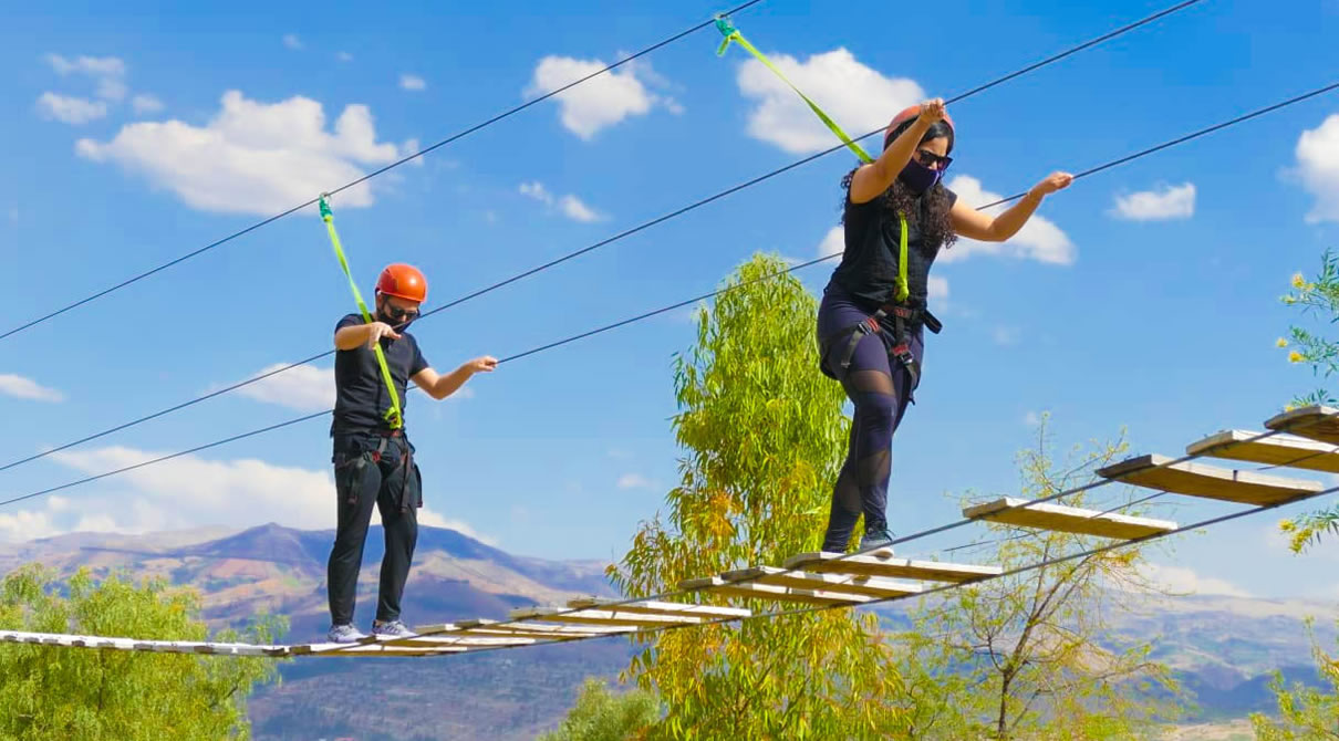 🌉🪂 Juegos Extremos – Puente Colgante, Canopy y Bicicleta Aérea